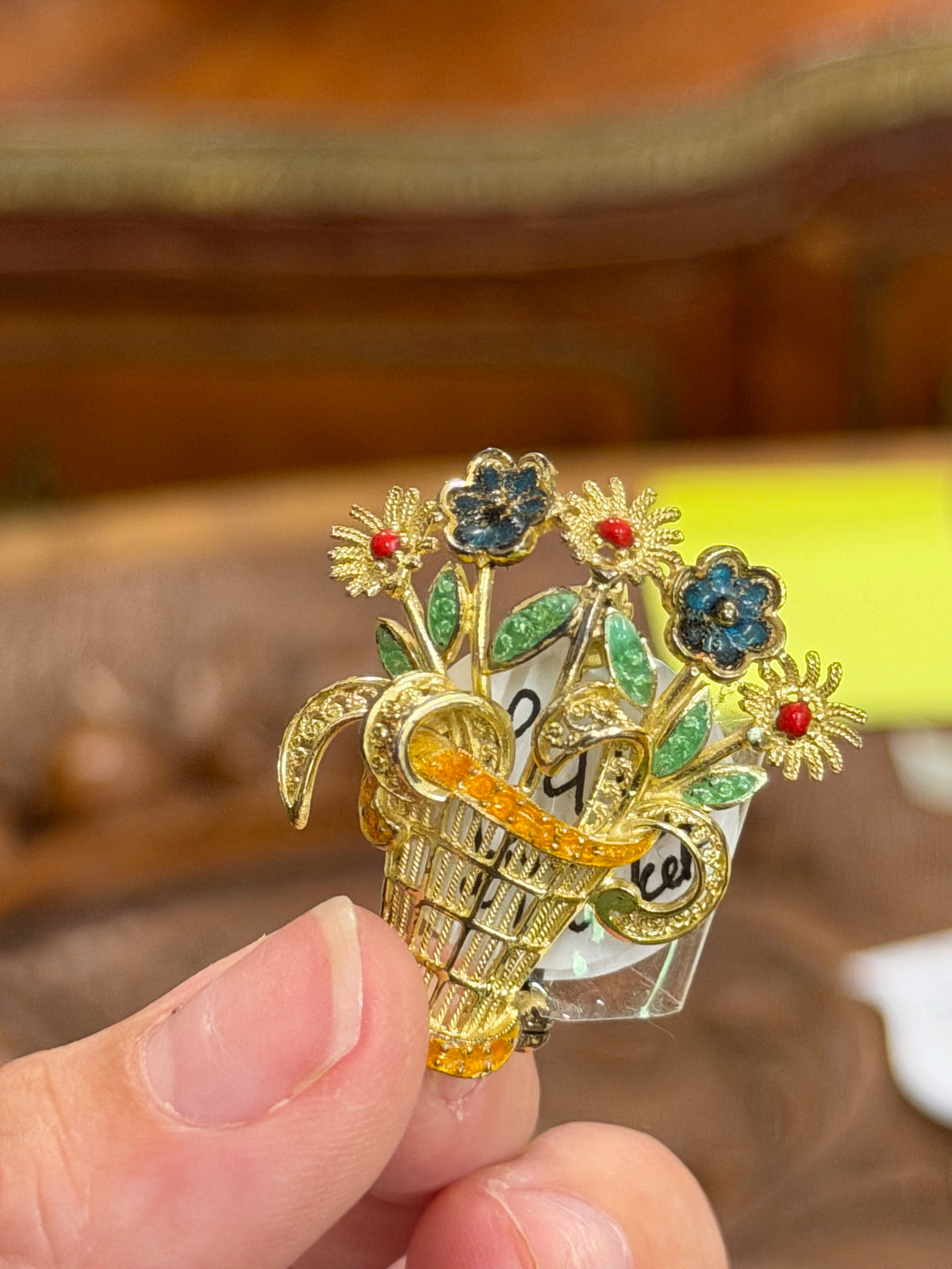 Broche Enamel Basket