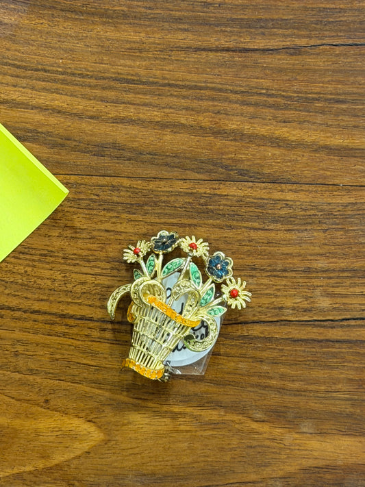 Broche Enamel Basket