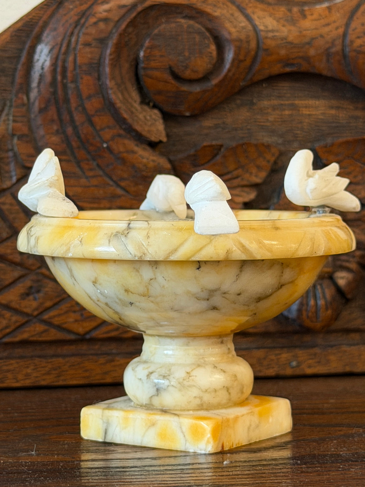 Yellow Alabaster Bird Bath with Four Birds